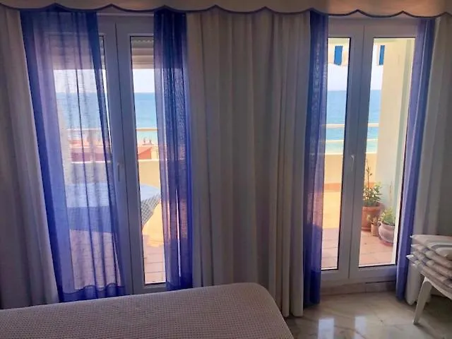 Apartment Gatu Premium Villa Isabel Terraza,Parking,1ºlinea Playa,Wifi,Vista Al Mar , Preferente Mayores De 25 Anos Y Familias Cadiz